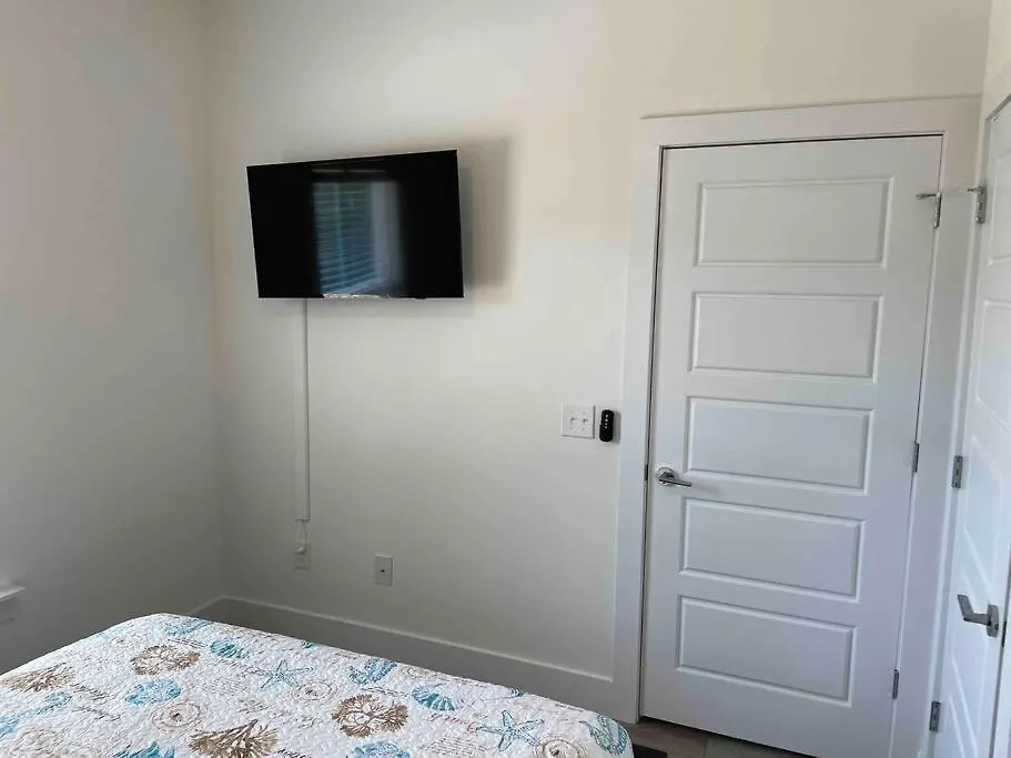 Charming 1 Bedroom Cottage Close To Dtown Nas Bchs Pensacola Holiday home