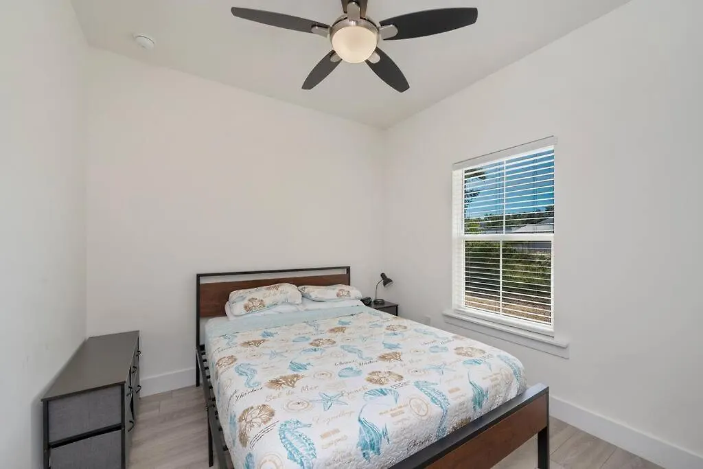 Holiday home Charming 1 Bedroom Cottage Close To Dtown Nas Bchs Pensacola United States