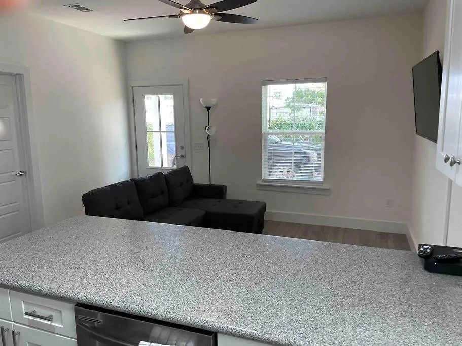 Charming 1 Bedroom Cottage Close To Dtown Nas Bchs Pensacola 0*,
