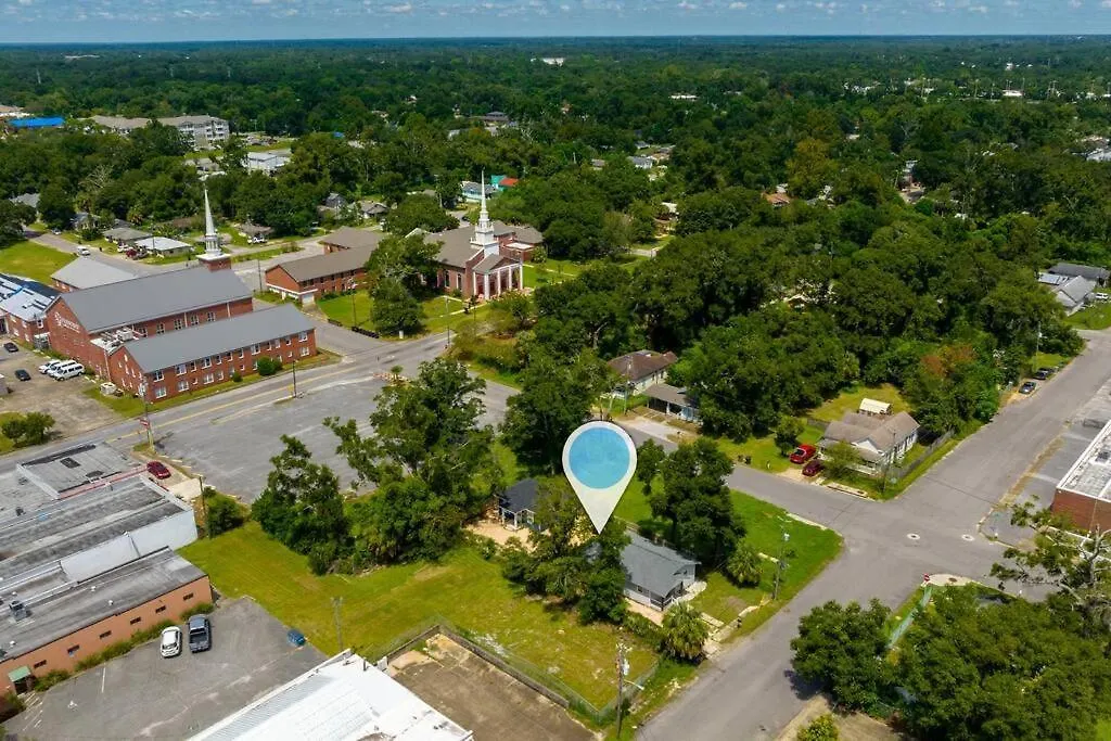 Charming 1 Bedroom Cottage Close To Dtown Nas Bchs Pensacola Holiday home